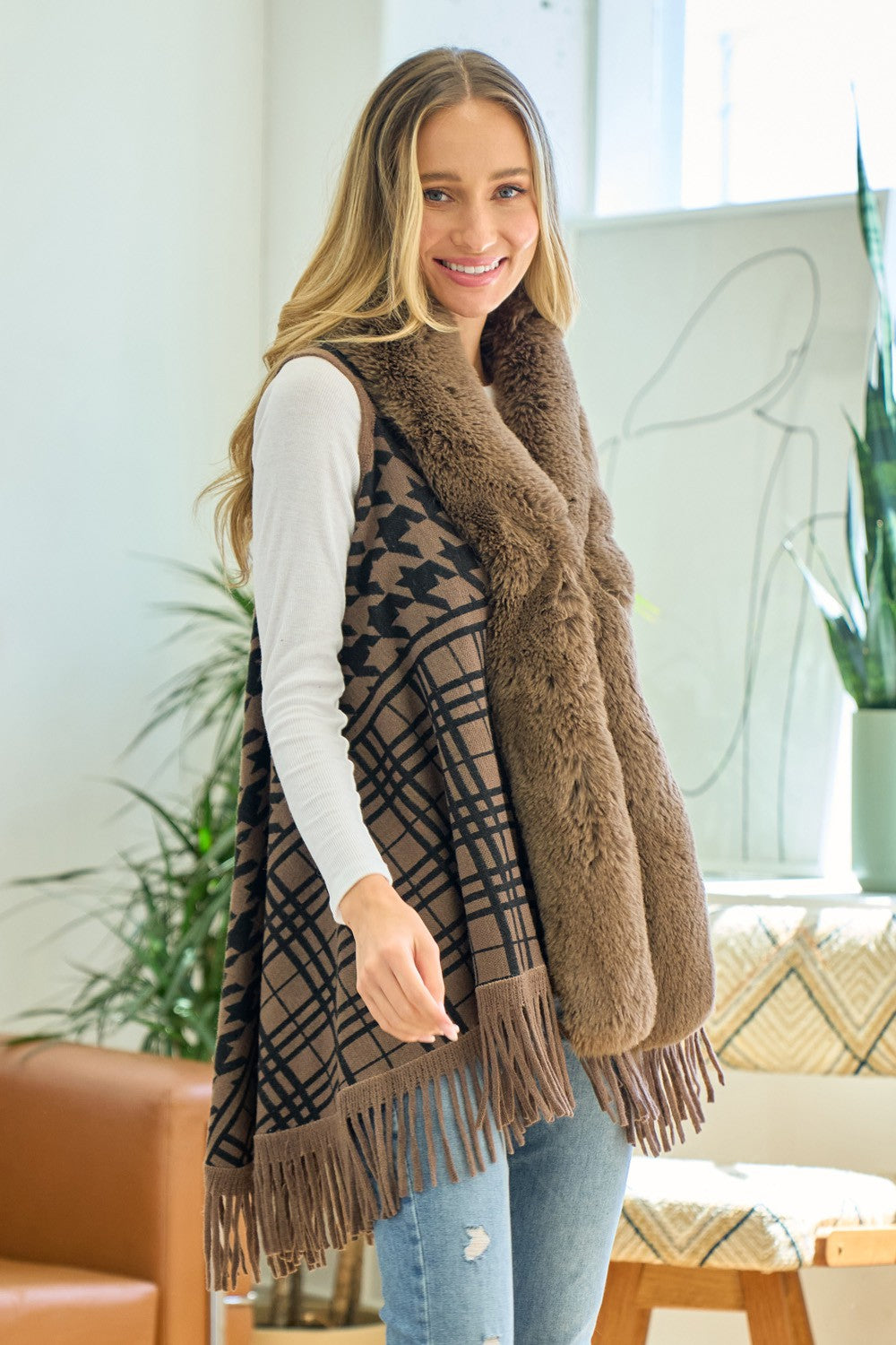 Hound Tooth Check Sweater Poncho Cape Vest with Faux Fur Trim