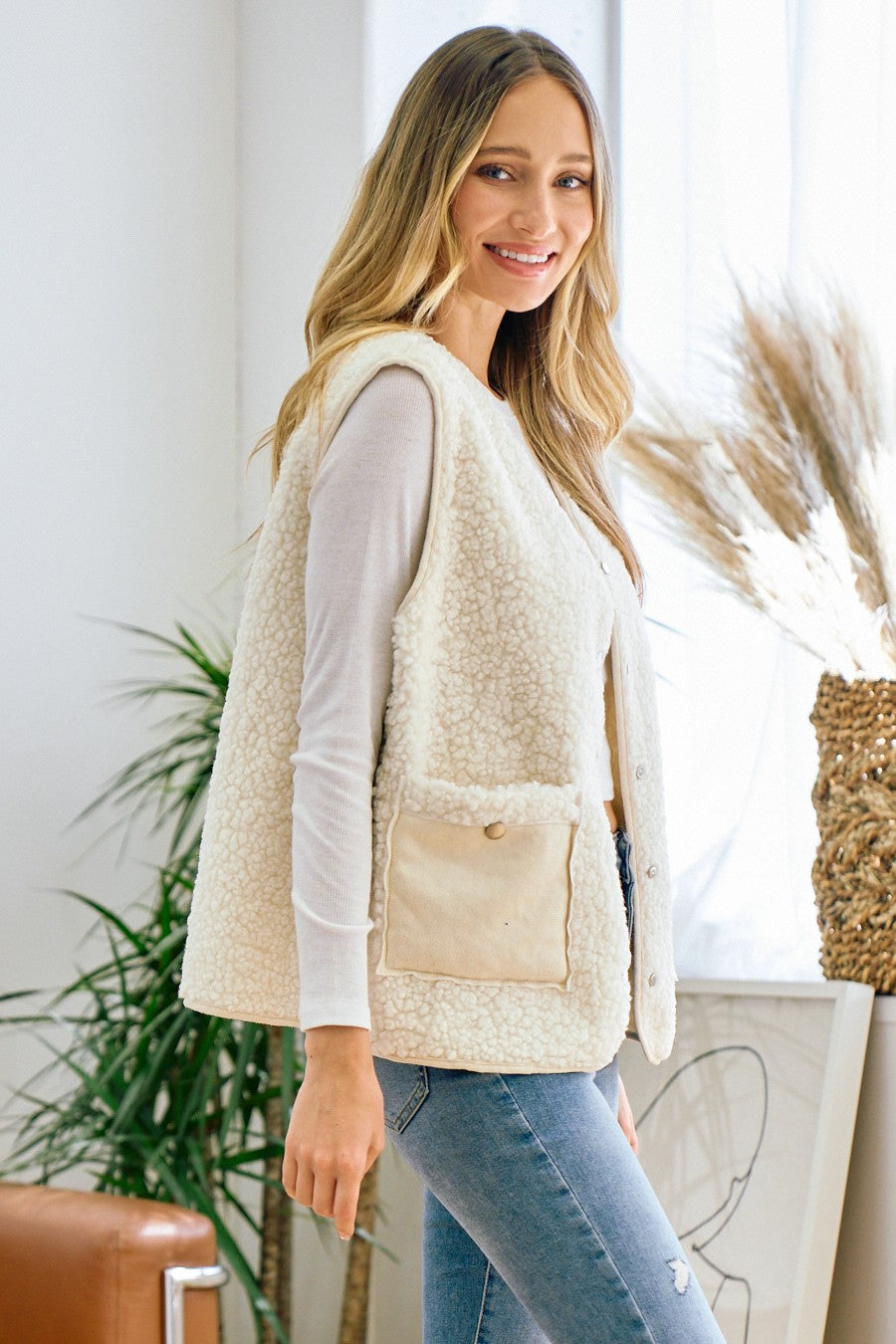 Sherpa Fleece Snap Buttoned Vest with Faux Suede Patched Pocket