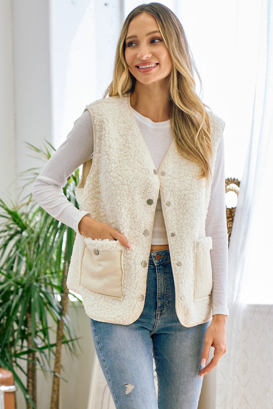 Sherpa Fleece Snap Buttoned Vest with Faux Suede Patched Pocket