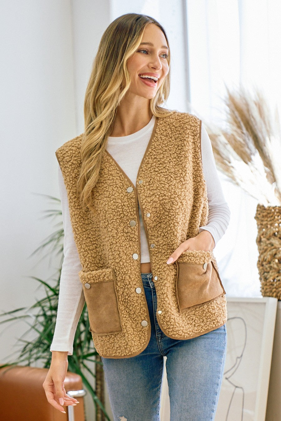 Sherpa Fleece Snap Buttoned Vest with Faux Suede Patched Pocket