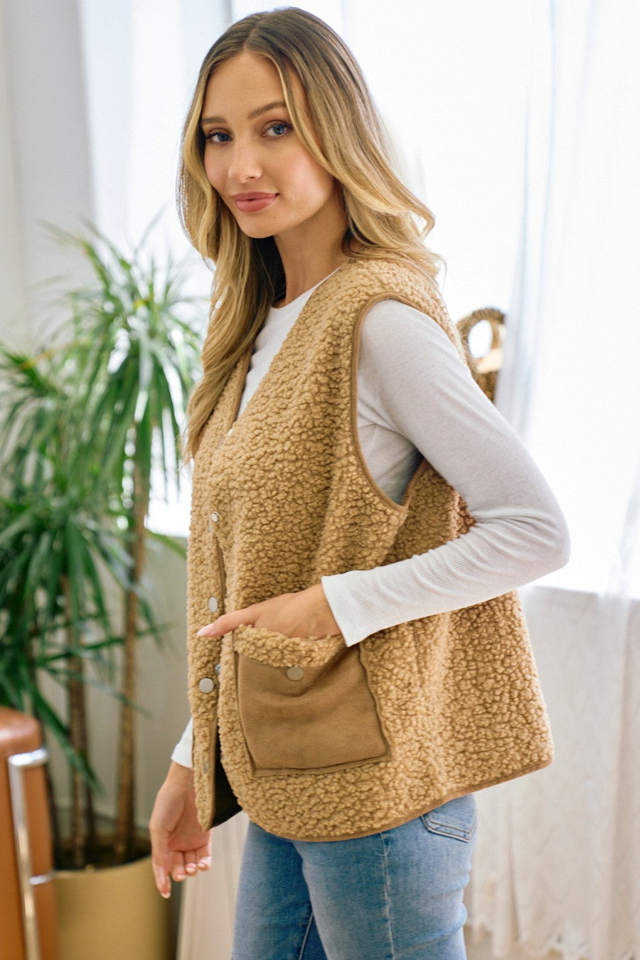 Sherpa Fleece Snap Buttoned Vest with Faux Suede Patched Pocket