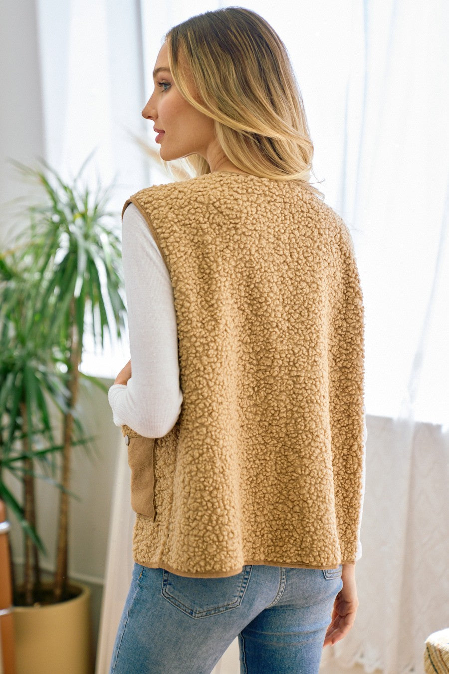 Sherpa Fleece Snap Buttoned Vest with Faux Suede Patched Pocket